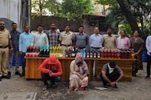 महागड्या बाटल्या येतायेत, पोलिसांना कॉल, पुढच्या काही तासांत सूत्र फिरवली, १८ लाखांचा मुद्देमाल हाताला