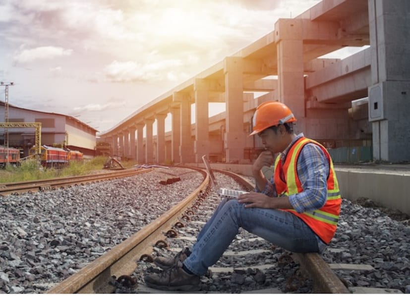 रेल्वे मंत्रालयाच्या माहितीनुसार, रेल्वेने 2024 साठी 10 प्रमुख नोटिफिकेशन जारी केलेय. ज्यामध्ये 91 हजार 116  पदांसाठी भरती सुरू आहे. 2025 साठी सात नोटिफिकेशन जारी करण्यात आल्या आहेत. ज्यामध्ये 38 हजार 463 पदांचा समावेश आहे. दोन्ही वर्षांसाठी एकत्रित भरती 1,20,579 पदांवर पोहोचली आहे. म्हणजेच सध्या 1.2 लाखांहून अधिक नोकऱ्या उपलब्ध आहेत.