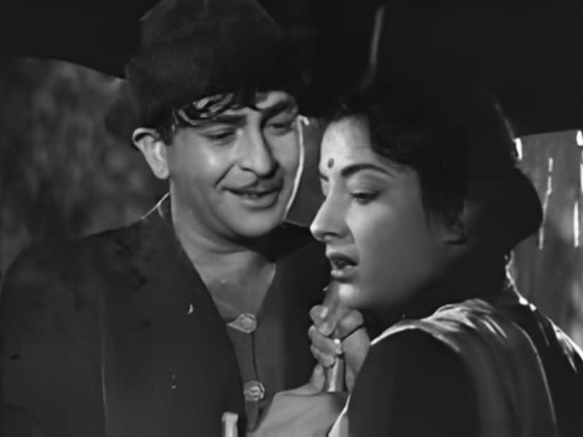 एका चित्रपटाच्या शूटिंगसाठी राज कपूर नरगिसच्या आईला भेटायला तिच्या घरी गेले होते. तेथेच त्यांनी नरगिसला पहिल्यांदा पाहिले. राज कपूर यांनी आपल्या आगामी चित्रपट आग मध्ये नरगिसला साइन केले. इथूनच त्यांच्या प्रेमकहाणीची सुरुवात झाली. राज कपूर आणि नरगिस ही जोडी 40 आणि 50 च्या दशकात प्रचंड गाजली. पण 60 च्या दशकात त्यांच्या लव्हस्टोरीचा द एन्ड झाला. राज कपूर विवाहित असूनही पहिल्याच नजरेत नरगिसच्या प्रेमात पडले होते. तिची ओळख आणि करिअर पुढे जावे यासाठीच त्यांनी तिला आग (1948) या चित्रपटात घेतले होते. हा चित्रपट फारसा चालला नाही, पण पुढील चित्रपट बरसात (1949) ने बॉक्स ऑफिसवर धुमाकूळ घातला. राज कपूर-नरगिस यांची जोडी सुपरहिट ठरली आणि त्याचबरोबर त्यांच्या प्रेमकहाणीचीही सुरुवात झाली. राज कपूर विवाहित आहेत हे माहीत असूनही नरगिसने त्यांच्यावर प्रेम केले आणि ते नाते निभावण्याचा पूर्ण प्रयत्न केला. एका चित्रपटाच्या शूटिंगसाठी राज कपूर नरगिसच्या आईला भेटायला तिच्या घरी गेले होते. तेथेच त्यांनी नरगिसला पहिल्यांदा पाहिले. राज कपूर यांनी आपल्या आगामी चित्रपट आग मध्ये नरगिसला साइन केले. इथूनच त्यांच्या प्रेमकहाणीची सुरुवात झाली. राज कपूर आणि नरगिस ही जोडी 40 आणि 50 च्या दशकात प्रचंड गाजली. पण 60 च्या दशकात त्यांच्या लव्हस्टोरीचा द एन्ड झाला. राज कपूर विवाहित असूनही पहिल्याच नजरेत नरगिसच्या प्रेमात पडले होते. तिची ओळख आणि करिअर पुढे जावे यासाठीच त्यांनी तिला आग (1948) या चित्रपटात घेतले होते. हा चित्रपट फारसा चालला नाही, पण पुढील चित्रपट बरसात (1949) ने बॉक्स ऑफिसवर धुमाकूळ घातला. राज कपूर-नरगिस यांची जोडी सुपरहिट ठरली आणि त्याचबरोबर त्यांच्या प्रेमकहाणीचीही सुरुवात झाली. राज कपूर विवाहित आहेत हे माहीत असूनही नरगिसने त्यांच्यावर प्रेम केले आणि ते नाते निभावण्याचा पूर्ण प्रयत्न केला.