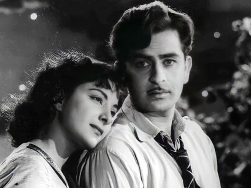  सुनील दत्त यांनी नरगिसला पुढे लग्नासाठी विचारले आणि तिने ते स्वीकारले. सिमी ग्रेवाल यांना दिलेल्या मुलाखतीत नरगिसने सांगितले होते की तिला समाजात सन्मानाने जगायचे होते, जे राज कपूरसोबत तिला मिळत नव्हते. ती राज कपूरवर मनापासून प्रेम करत होती, पण त्या प्रेमात फक्त वेदना होत्या, म्हणून तिला पुढे जाणे भाग पडले. दुसरीकडे, राज कपूर नरगिसला कधीच विसरू शकले नाहीत. 1974 साली दिलेल्या अनेक मुलाखतींमध्ये त्यांनी नेहमी नरगिसचा उल्लेख केला आणि सांगितले की तिने थोडीशी इच्छा दाखवली असती तर सर्व काही ठीक होऊ शकले असते. 14 फेब्रुवारी 1957 रोजी मदर इंडिया प्रदर्शित झाला आणि या चित्रपटाने प्रचंड यश मिळवले. भारतातच नव्हे तर परदेशातही या चित्रपटाची मोठी चर्चा झाली. काही महिन्यांनंतर या चित्रपटाच्या संदर्भात बर्लिनमध्ये एक कार्यक्रम आयोजित करण्यात आला, ज्यासाठी नरगिस उपस्थित राहिल्या. राज कपूरला हे समजताच तेही तेथे गेले आणि नरगिसची भेट घेतली. नरगिसने त्यांना थांबायला सांगितले आणि दोघांनी एकत्र जेवण केले.