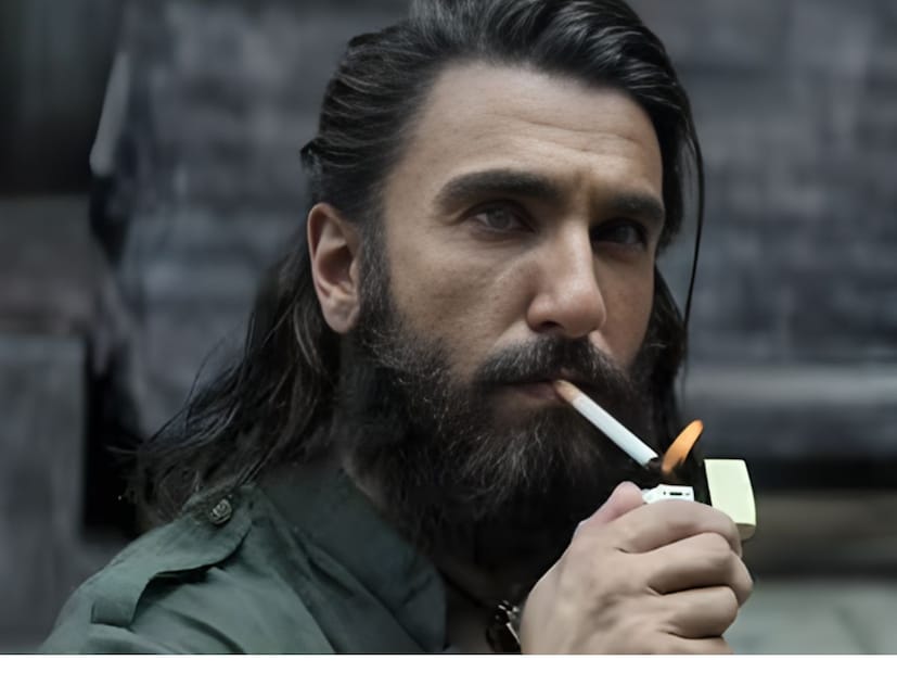  रणवीर सिंहचा आगामी 'धुरंधर' हा चित्रपट 5 डिसेंबर 2025 रोजी थिएटरमध्ये प्रदर्शित होणार आहे. ही एक अॅक्शन स्पाय ड्रामा फिल्म आहे. रिलीजच्या पहिल्या दिवशी हा चित्रपट 10-12 कोटींची कमाई करू शकतो, अशी शक्यता वर्तवली जात आहे.