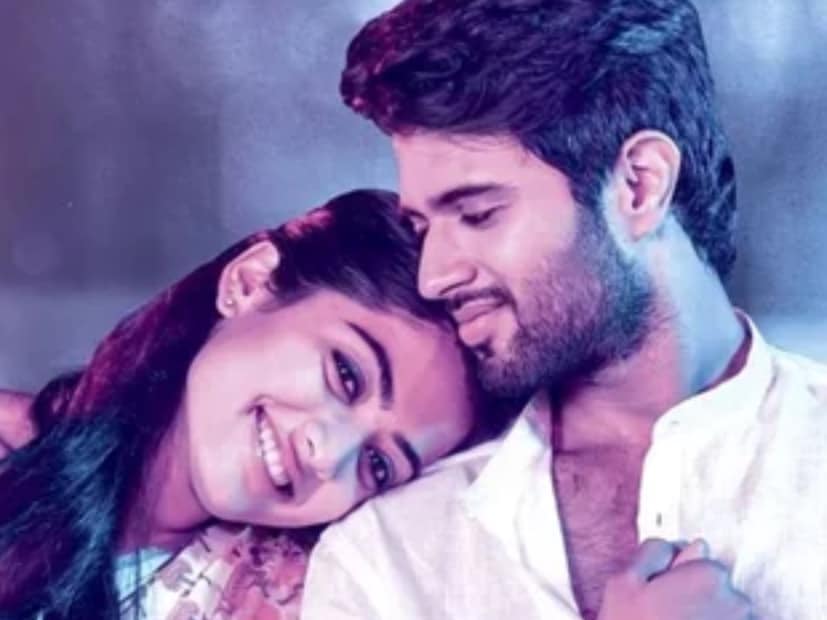  रश्मिका मंदाना आणि विजय देवरकोंडा यांच्या लग्नाच्या चर्चा काही दिवसांपासून सुरू आहेत. ऑक्टोबर 2025 रोजी त्यांनी साखरपुडा केला होता. आता फेब्रुवारी 2026 मध्ये ते उदयपूरमध्ये डेस्टिनेशन वेडिंग करणार असल्याची चर्चा आहे. पण आता अभिनेत्रीने लग्नाबाबतच्या सर्व अफवांवर मौन सोडलं आहे.