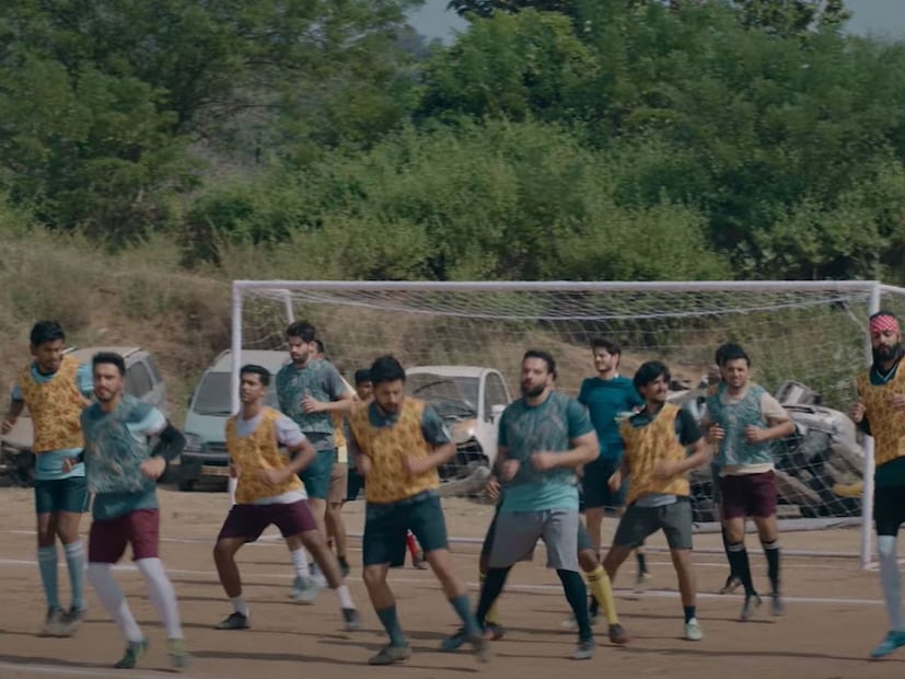  अशक्य वाटणाऱ्या स्वप्नाला साकार करण्यासाठी सर्वस्व पणाला लावणारी आणि अनेक संघर्षांतून मार्ग काढणारी 'रिअल कश्मीर फुटबॉल क्लब'ची ही कथा निश्चितच प्रेरणादायी आहे.