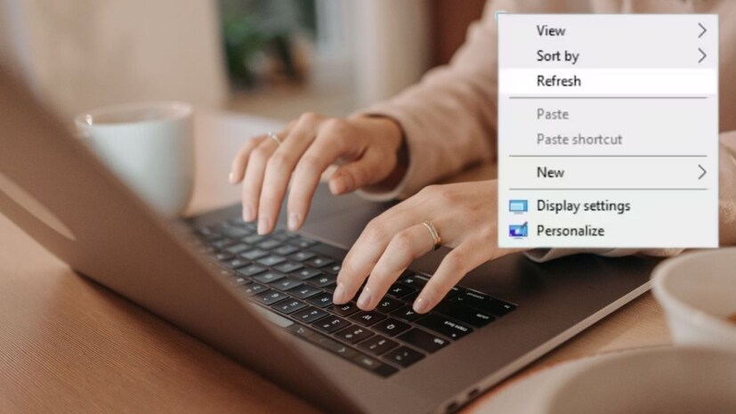 लॅपटॉप किंवा कॉम्प्युटर ऑन केला की बहुतेक लोक सगळ्यात आधी रिफ्रेश करतात. स्कटॉपवर राइट क्लिक केल्यावर दिसणारा रिफ्रेश किंवा फक्त F5 दाबल्यावर होणारी क्रिया अनेकांच्या सवयीची झाली आहे. स्पीड वाढतो, रॅम साफ होते असं अनेकांना वाटते. पण नेमका या रिफ्रेशचा खरा अर्थ काय? खरंच याने स्पीड वाढतो का, रॅम साफ होते का? तर नाही. मग रिफ्रेश केलं की नेमकं काय होतं? रिफ्रेश हा ऑप्शन कधी वापरायचा?