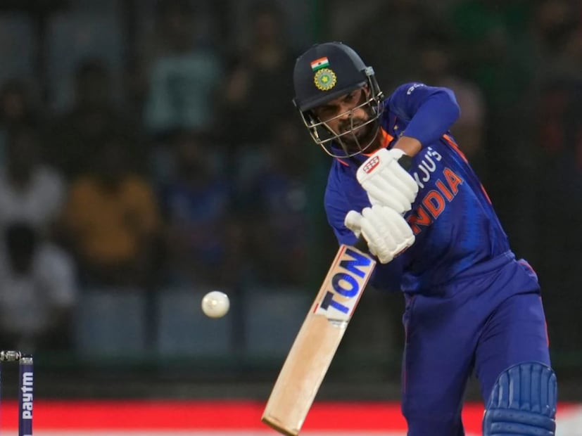 ऋतुराज गायकवाड शतक मारल्यानंतर आऊट झाला आहे. गायकवाड 83 बॉलमध्ये 105 धावा करून बाद झाला आहे. या त्याच्या शानदार खेळीमुळे भारताचा डाव 250 च्या पार गेला आहे. 