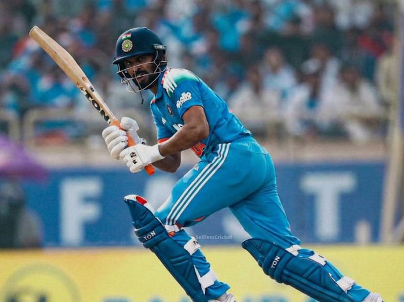 ऋतुराजने देखील गुरूमंत्र ऐकून कधी आक्रमक तर कधी थंड डोक्याने आफ्रिकेच्या गोलंदाजांचा सामना करीत केवळ 77 चेंडुत एकदिवसीय क्रिकेटमधील पहिलेवहिले शतक पूर्ण केले.