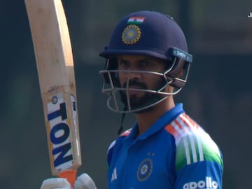 16 महिन्यानंतर कमबॅक,मैदानात कोहलीचा गुरूमंत्र, पुणेरी पॉवर दाखवत ऋतुराजचा नवा व 16 महिन्यानंतर कमबॅक,मैदानात कोहलीचा गुरूमंत्र, पुणेरी पॉवर दाखवत ऋतुराजचा नवा व