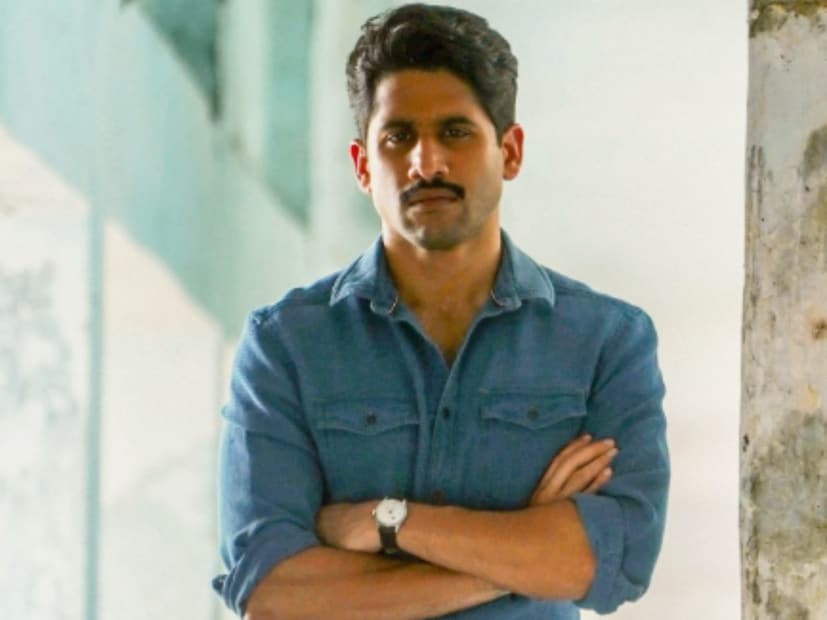  नागा चैतन्यने सोशल मीडियावर आपल्या आगामी 'धूता' या चित्रपटातील एक फोटो शेअर केला आहे. या फोटोमध्ये नागा चैतन्यचा इंटेन्स लुक पाहायला मिळत आहे. नागा चैतन्यने फोटो शेअर करत लिहिलं आहे,"धूता' हा एक असा शो आहे जो अभिनेत्याला तुमची क्रिएटिव्हिटी आणि प्रामाणिकपणाच्या जोरावर प्रेक्षकांसोबत जोडून ठेवण्याचा प्रयत्न करतो. प्रेक्षक तुमच्याकडून तुमची एनर्जी घेतात आणि त्यांची एनर्जी परत तुम्हाला देतात".