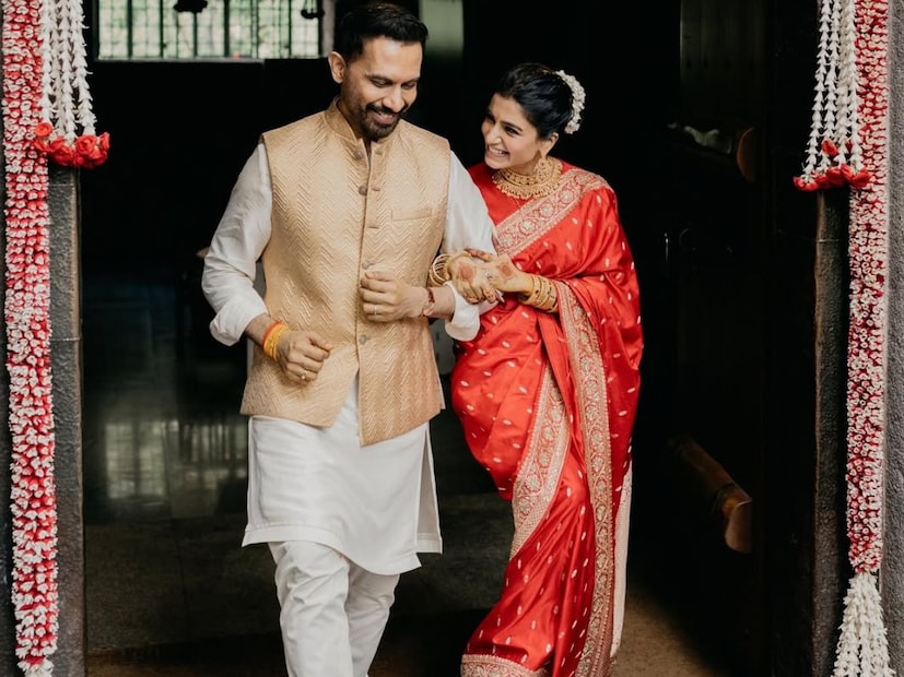  समंथा रुठ प्रभूची अंगठी दिसायला प्लॅस्टिकची वाटत असली तरी खूप किंमती आहे. या वेडिंग रिंगची किंमत 1.5 कोटी रुपयांच्या आसपास असू शकते. ही अंगठी पूर्णपणे एक स्टेटमेंट पीस आहे.