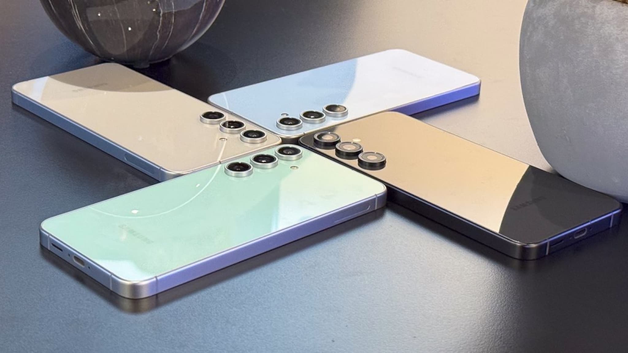 अर्ध्या किंमतीत मिळतोय प्रीमियम Samsung Galaxy S24 FE! पहिल्यांदाच झाला स्वस्त