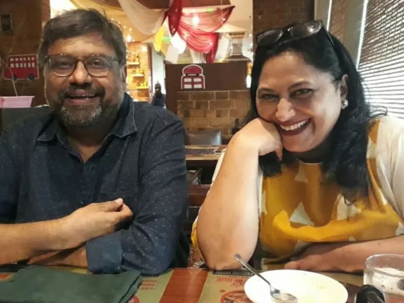  सुकन्या मोने आणि संजय मोने यांच्या लग्नात वऱ्हाडी मंडळींना भाकरी भाजी असं साधं जेवण देण्यात आलं होतं. हा मेन्यू संजय मोने यांनीच ठरवला होता.