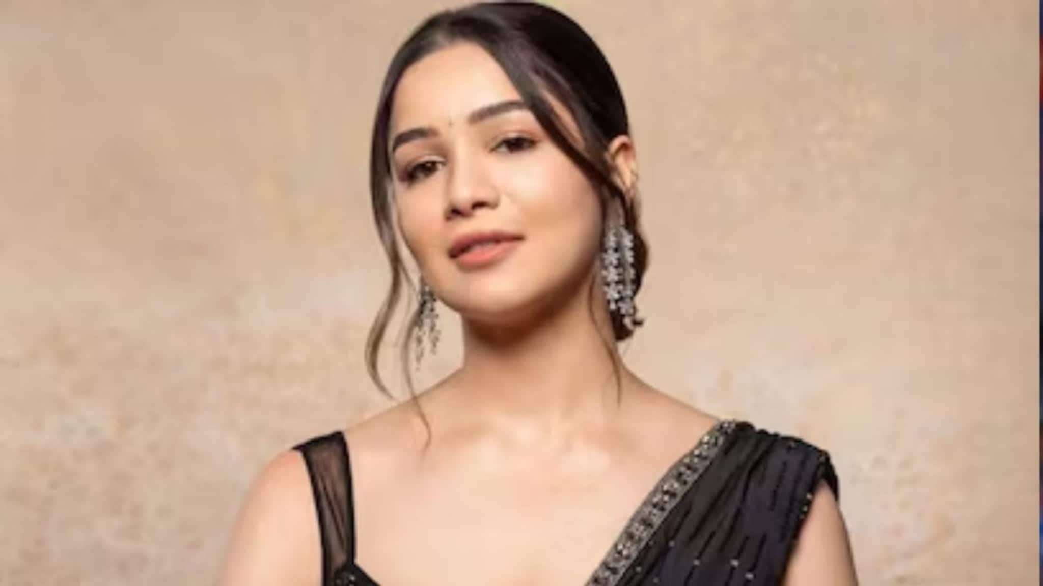 Sara Tendulkar VIDEO : 'कॉन्ट्रोवर्शियल आहे, मला नाही आवडत...', सारा तेंडुलकर असं का म्हणाली?