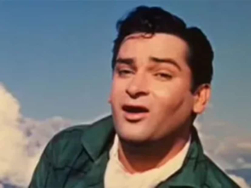  कपूर कुटुंबातील प्रत्येकाला खाण्या-पिण्याची प्रचंड आवड आहे. कपूर घराण्यातील शम्मी कपूर हे एक उत्तम खवय्ये होते. फेव्हरेट स्ट्रीट फूड खाण्यासाठी ते खास मुंबईतील माटुंग्यात येत असे.