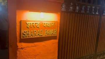 अधिवेशन सुरू असताना अजित पवार दिल्लीत, शरद पवारांच्या बंगल्यावर दिग्गज नेते अधिवेशन सुरू असताना अजित पवार दिल्लीत, शरद पवारांच्या बंगल्यावर दिग्गज नेते