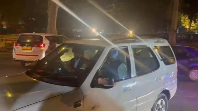 ज्येष्ठ नेते शरद पवार यांच्या ८५ व्या वाढदिवसानिमित्त दिल्लीतील त्यांच्या निवासस्थानी स्नेहभोजनांचे आयोजन केले गेले आहे. या कार्यक्रमासाठी राज्यातील महत्त्वाच्या नेत्यांसह केंद्रातील नेत्यांनाही निमंत्रण देण्यात आले आहे. इंडिया आघाडीसह राष्ट्रीय लोकशाही आघाडीतील अनेक मंत्री आणि नेते शरद पवार यांच्या निवासस्थानी दाखल झाले आहेत.