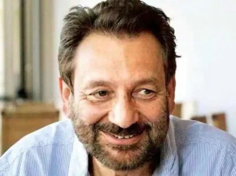  शेखर कपूर यांना सुरुवातीपासूनच अभिनेता व्हायचं होतं. त्यामुळे आई आणि आपल्या तीन भावा-बहिणींसोबत शेखर कपूर भारतात आले. हिंदी चित्रपटसृष्टीत शेखर कपूर यांचं मोलाचं योगदान राहिलं आहे. अनेक उत्कृष्ट चित्रपट त्यांनी दिले आहेत. शेखर कपूर यांनी 'एलिजाबेथ' या ऑस्कर विजेत्या पीरियड फिल्मचंही दिग्दर्शन केलं आहे. या चित्रपटाला सात कॅटेगरीमध्ये नामांकन मिळालं होतं.