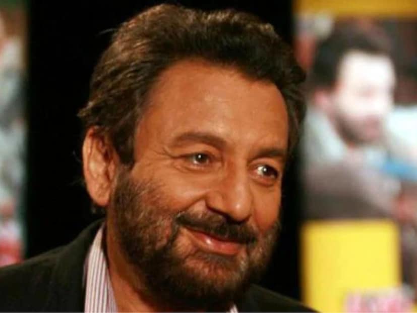  शेखर कपूर यांचं देवानंद यांच्यासोबत खूप जवळचं नातं होतं. शेखर कपूर यांचे देवानंद मामा होते. सिनेमाची त्यांना लहानपणापासूनच आवड होती. पण प्रेक्षक त्यांना अभिनय कमी आणि दिग्दर्शक म्हणून जास्त पसंत करत होते.