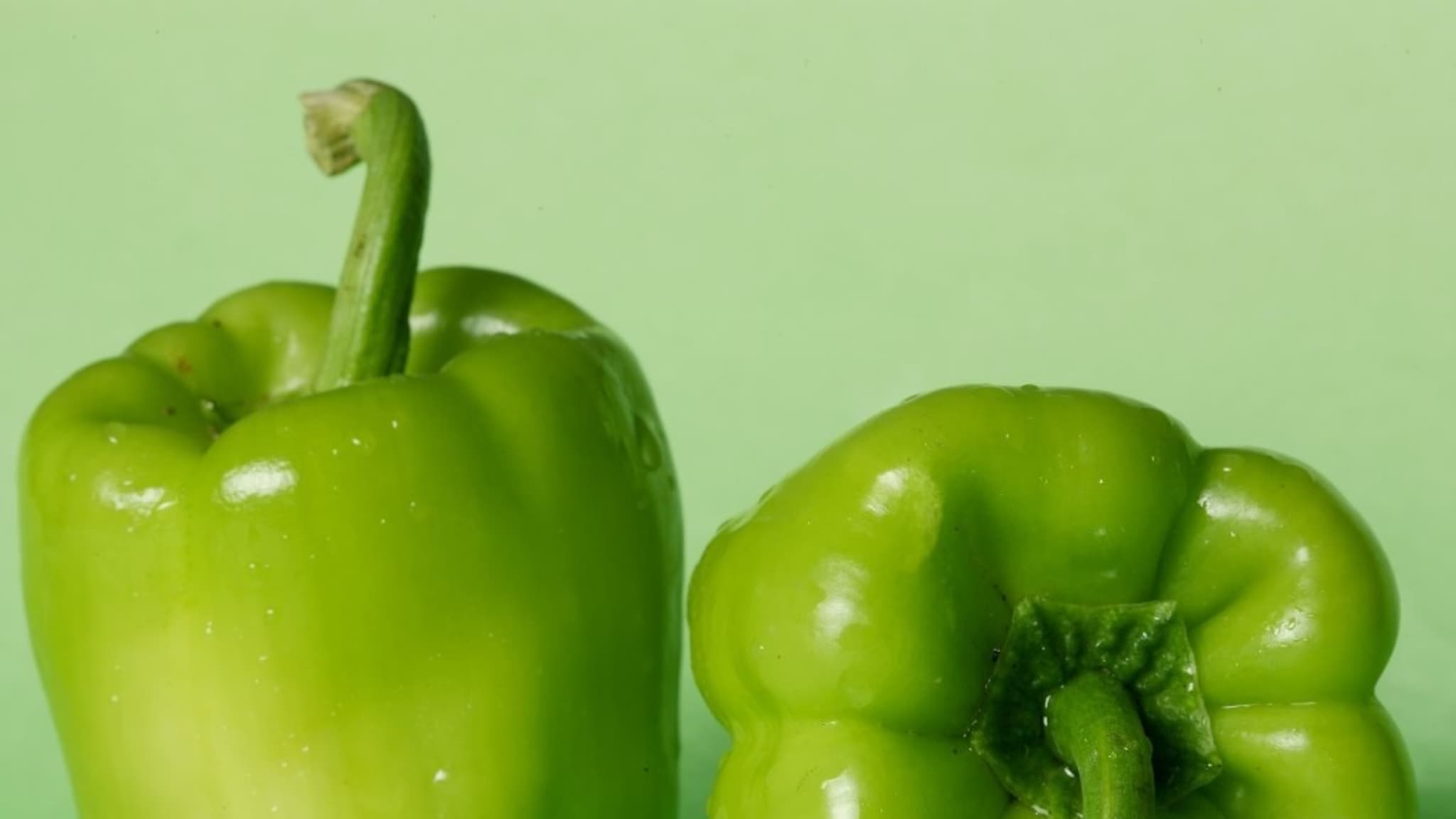 Chef Kitchen Tips : 2 प्रकारच्या शिमला मिरची, एक मेल-एक फिमेल; हॉटेलच्या शेफने सांगितलं, कोणती कशासाठी वापरायची Chef Kitchen Tips : 2 प्रकारच्या शिमला मिरची, एक मेल-एक फिमेल; हॉटेलच्या शेफने सांगितलं, कोणती कशासाठी वापरायची