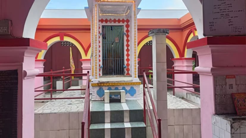 या मंदिराची स्थापना 1865 साली नेपाळचे राजा राणा सेनापती पद्म जंग बहादूर यांनी केली होती. इथं अनेक शिवलिंगे असल्याने तो भगवान शिवाचा दरबार म्हणून ओळखला जातो.