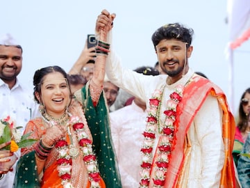 "मला सवत आणलीस, आता बाबा...", ऐन लग्नात शिवाली परबचा निमिषला सवाल "मला सवत आणलीस, आता बाबा...", ऐन लग्नात शिवाली परबचा निमिषला सवाल