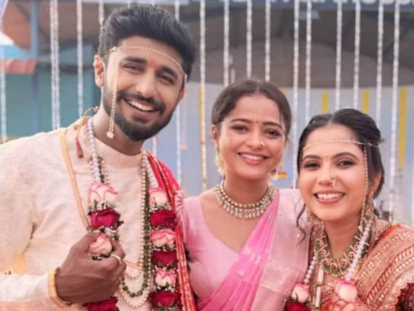  शिवाली परबने निमिष आणि कोमल यांचा फोटो सोशल मीडियावर शेअर करत त्यांना नव्या वैवाहिक आयुष्यासाठी शुभेच्छा दिल्या आहेत. फोटो शेअर करत तिने कॅप्शन लिहिलं आहे,"निमिष हे खरं आहे... अभिनंदन".