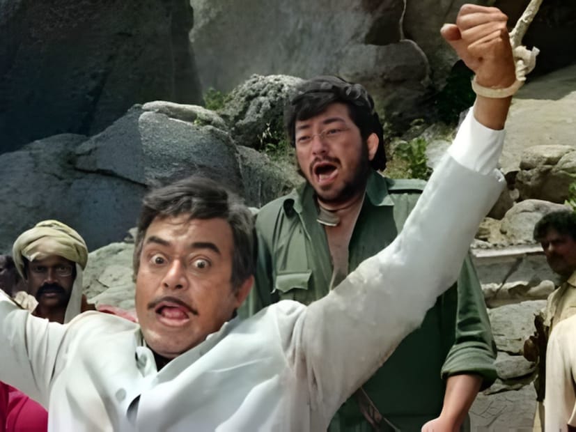  'शोले: द फायनल कट' हा 3 तास 29 मिनिटांचा चित्रपट 12 डिसेंबर 2025 रोजी थिएटरमध्ये रिलीज होणार आहे. 4K रिस्टोअर केलेल्या वर्जनमध्ये हा चित्रपट दाखवला जाईल. नुकताच या चित्रपटाचा ट्रेलर रिलीज झाला आहे. त्यामुळे आता प्रेक्षकांची सिनेमाबाबतची उत्सुकता वाढली आहे.