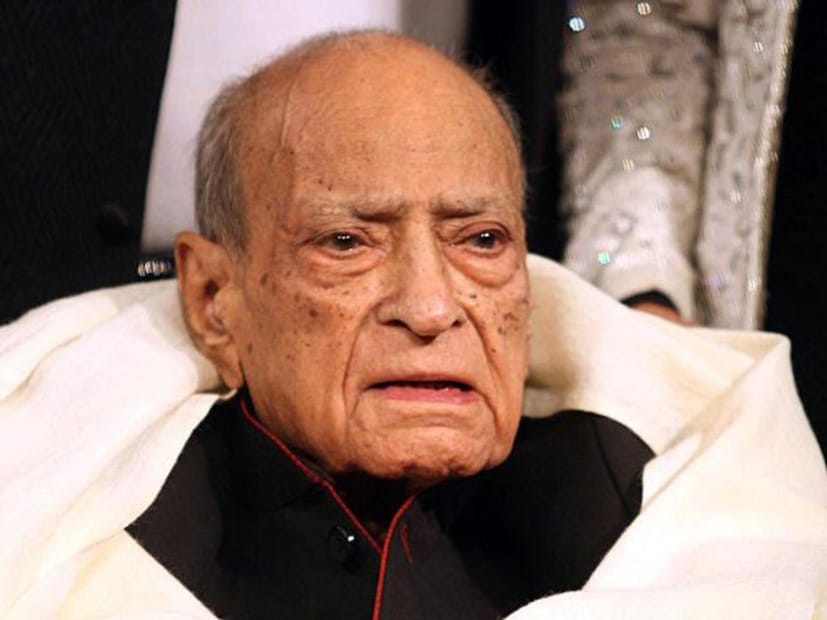  ए.के. हंसल यांचे वयाच्या 97 वर्षी निधन झाले. ए.के. हंसल यांचे निधन झाले त्यावेळी चित्रपटसृष्टीतील फक्त काही कलाकार त्यांच्या अंतिमसंस्काराला उपस्थित होते. पण तरीही हंगल यांचे कार्य, त्यांची साधी जीवनशैली आणि त्यांचा संघर्ष या गोष्टीचे भारतीय सिनेमाच्या इतिहासात आजही विशेष स्थान आहे.