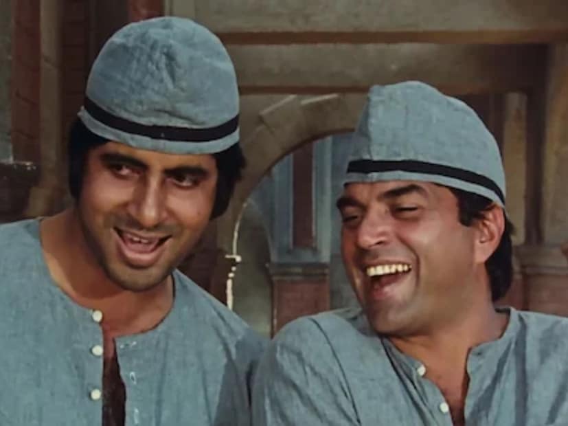  'शोले द फायनल कट'च्या माध्यमातून धर्मेंद्र यांचा जबरदस्त अभिनय पुन्हा एकदा प्रेक्षकांना पाहायला मिळणार आहे. चित्रपटात धर्मेंद्र यांचा टाकीवरील गोंधळ पाहून प्रेक्षक भावूक झालेले पाहायला मिळतील.