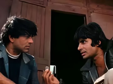 50 वर्षांनी नाही चालली जय-वीरूची जुनी जादू, पहिल्या दिवशी 'शोले'नं किती कमावले? 50 वर्षांनी नाही चालली जय-वीरूची जुनी जादू, पहिल्या दिवशी 'शोले'नं किती कमावले?