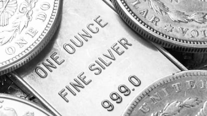 चांदी ऑल टाइम हायवर, गुंतवण्याची ही योग्य वेळ? एक्सपर्टचा सल्ला काय? चांदी ऑल टाइम हायवर, गुंतवण्याची ही योग्य वेळ? एक्सपर्टचा सल्ला काय?