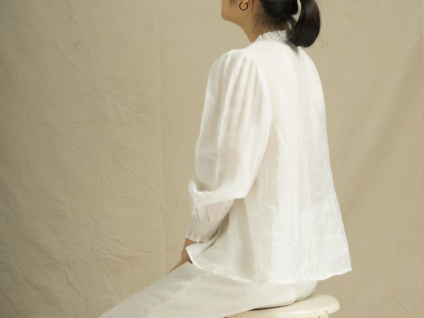  "एकाच पोझिशन किंवा पोश्चरमध्ये एक तासापेक्षा अधिक वेळ बसणं रिस्की असतं. जास्त ताठ बसून याचा शरीराला फायदा होणार आहे, तर तसं नाही. यामुळेही त्रास होणार आहे, ताण येणार आहे", असं डॉ, मोटे यांनी एका पॉडकास्टवर बोलताना सांगितलं.