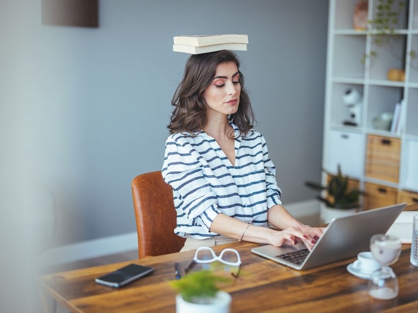 लहानपणापासूनच आपल्याला ताठ बसायला शिकवलं जातं. पण कोल्हापुरच्या एका डॉक्टरने मात्र ताठ बसणं धोकादायक असल्याचं सांगितलं आहे.