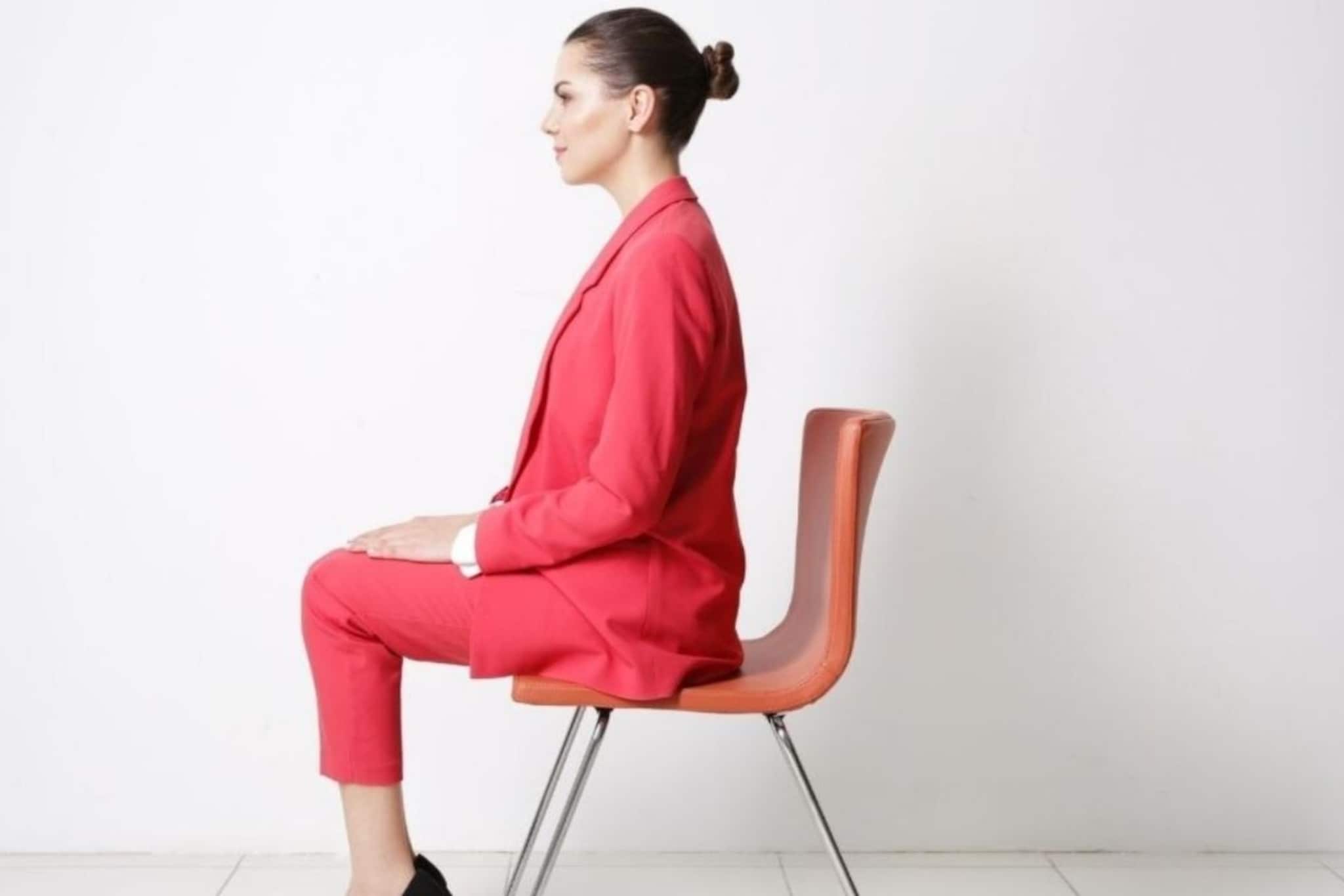 ताठ बसणं धोकादायक! कोल्हापुरातील हाडांचे डॉक्टर म्हणाले याचा फायदा नाही ताठ बसणं धोकादायक! कोल्हापुरातील हाडांचे डॉक्टर म्हणाले याचा फायदा नाही