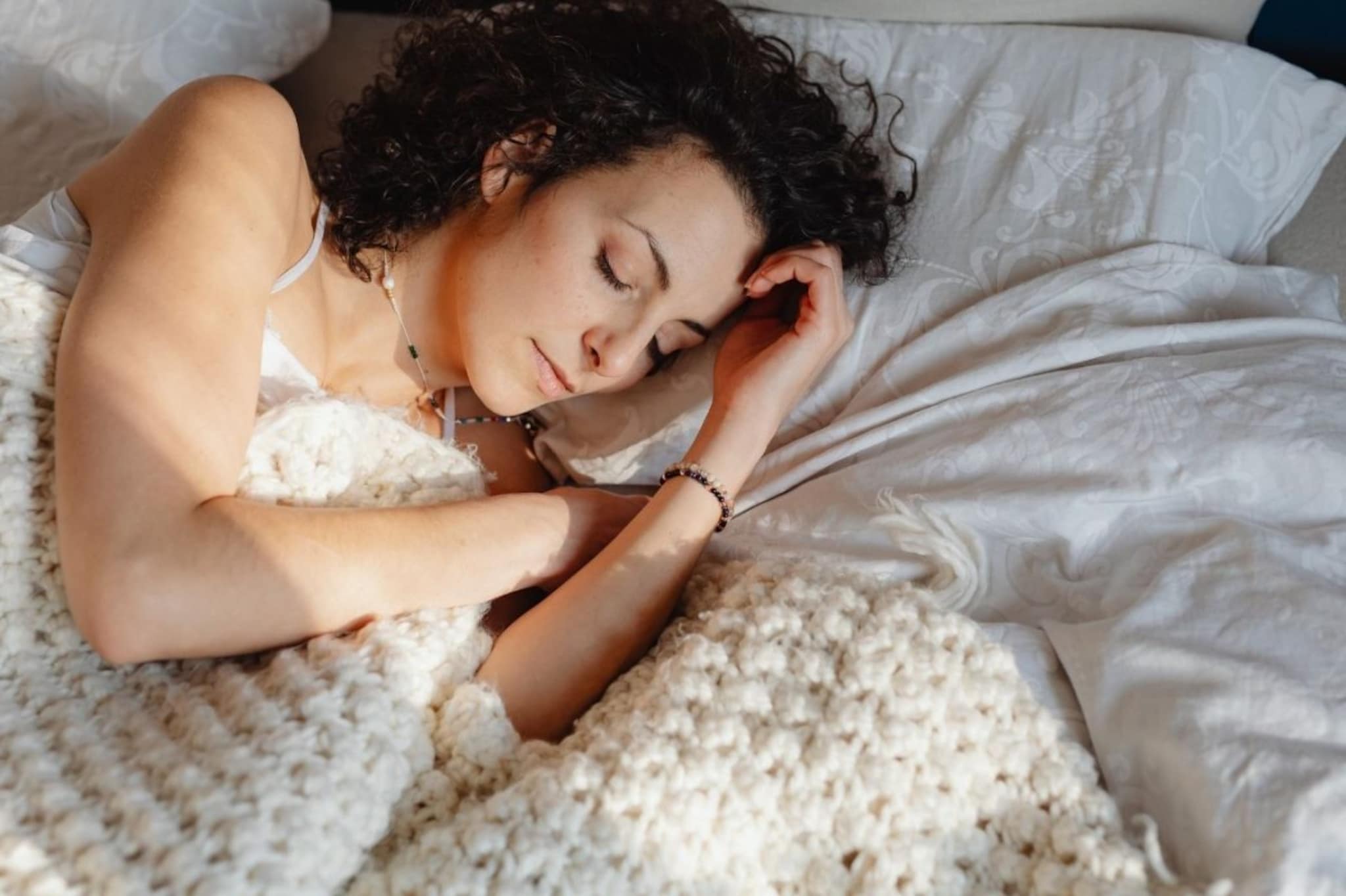 'दुपारी झोपल्याने हेल्दी लोकांना डायबेटिज होऊ शकतो', डॉक्टरांनी केलं सावध