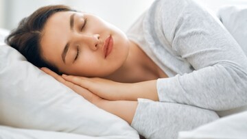 'दुपारी झोपल्याने हेल्दी लोकांना डायबेटिज होऊ शकतो', डॉक्टरांनी केलं सावध