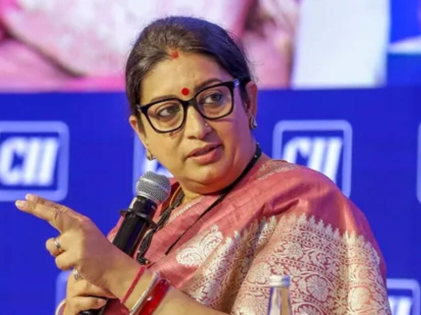  स्मृती ईराणी आपल्या नाश्त्यात प्रोटीनयुक्त पदार्थांचा समावेश करतात. वजन नियंत्रणात ठेवण्यासाठी त्या आपल्या आहारत अंडी, दाळ, पनीर आणि चिया सिड्स सारख्या हेल्दी पदार्थ खातात.