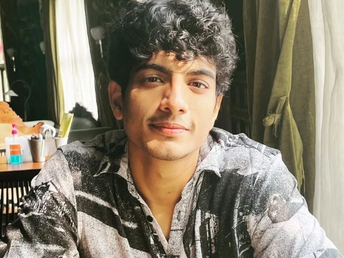  पलाश मुच्छल हे संगीत क्षेत्रातील मोठं नाव आहे. गायिका पलक मुच्छल यांचा पलाश भाऊ आहे. पलाश मुच्छलने 2014 मध्ये 'ढिश्कियाऊं' या चित्रपटाच्या माध्यमातून आपल्या करिअरची सुरुवात केली. त्याने अनेक चित्रपटांसाठी गाणी गायली आहेत.