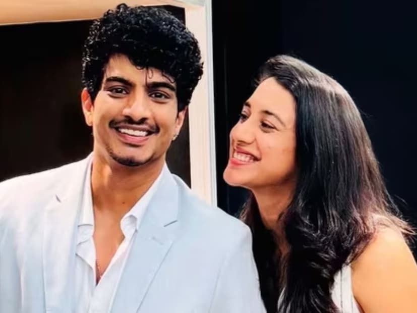 टीम इंडियाची महिला क्रिकेटर वर्ल्डकप विजेती खेळाडू स्मृती मानधना आणि म्युझिक कंपोझर पलाश मुच्छल यांच अखेर लग्न मोडलं आहे. टीम इंडियाची महिला क्रिकेटर वर्ल्डकप विजेती खेळाडू स्मृती मानधना आणि म्युझिक कंपोझर पलाश मुच्छल यांच अखेर लग्न मोडलं आहे.