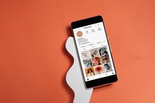 Social Media : लाइक, शेअर, कमेंट न करतानाही ती पोस्ट पाहिली हे सोशल मीडियाला कसं कळतं?