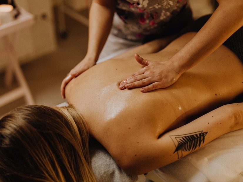 एका पॉडकास्टवर नमन जैन यांनी सांगितलं की,  आमच्याकडे खूप बेकायदेशीर अशा मागण्या येतात. काही महिन्यांपूर्वीच आमच्याकडे एक रिक्वेस्ट आली की मी स्पा सेंटर उघडत आहे, आम्हाला स्पाय कॅमेरा लावून द्या.