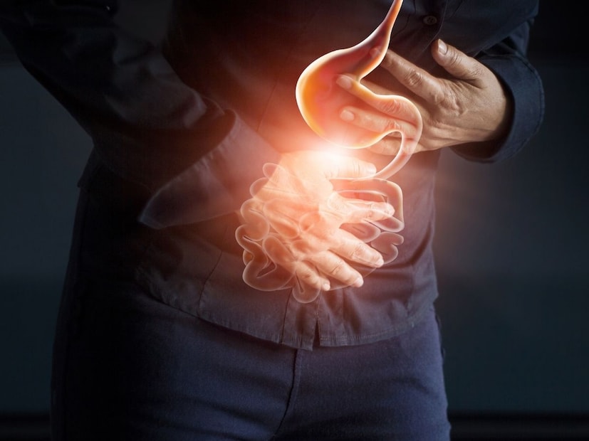 पण हिंगोलीच्या एका डॉक्टरने प्रत्येकाच्या किचनमध्ये उपलब्ध असेलल्या फक्त 3 पदार्थांपासून एक असं मॅजिकल ड्रिंक तयार केलं आहे, ज्यामुळे 10 मिनिटांत अॅसिडीटी आणि गॅसपासून आराम मिळेल.