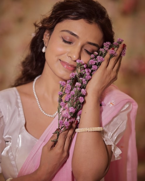  "आपण कोणत्याही क्षेत्रात गेलं तर डॉक्टर होण्यासाठी तुम्हाला साधारण 5-10 वर्ष द्यावी लागतात. त्या प्रवासात त्या प्रोफेशनसाठी तुमचं कॅरेक्टर बिल्डिंग होतं. इथे निर्णय घेतल्या घेतल्या सगळं मला माहिती असेल असं नाही, तो शोध असतो."