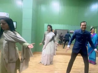 सुप्रिया सुळे-कंगना राणावत डान्स व्हिडीओ सुप्रिया सुळे-कंगना राणावत डान्स व्हिडीओ