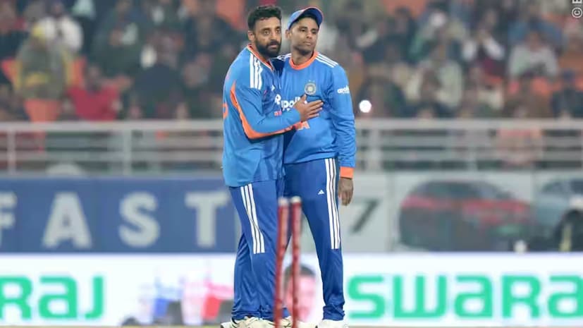 अक्षर पटेलला 3 नंबरवर पाठवणं हा प्रयोग होता, पण अशा कठीण परिस्थितीत, T20 वर्ल्ड कपच्या सेमीफायनल किंवा फायनल मॅच मध्ये ज्याला तुम्ही 3 नंबरवर पाहू शकता, अशा तज्ज्ञ फलंदाजाला खेळताना पाहण्याची अपेक्षा असते. 