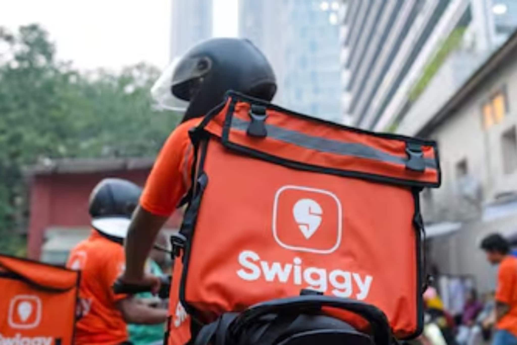 दिवसाला कंडोमच्या 19 ऑर्डर्स;खर्च केले 1,06,398 रुपये; Swiggyच्या युझर्सची चर्चा