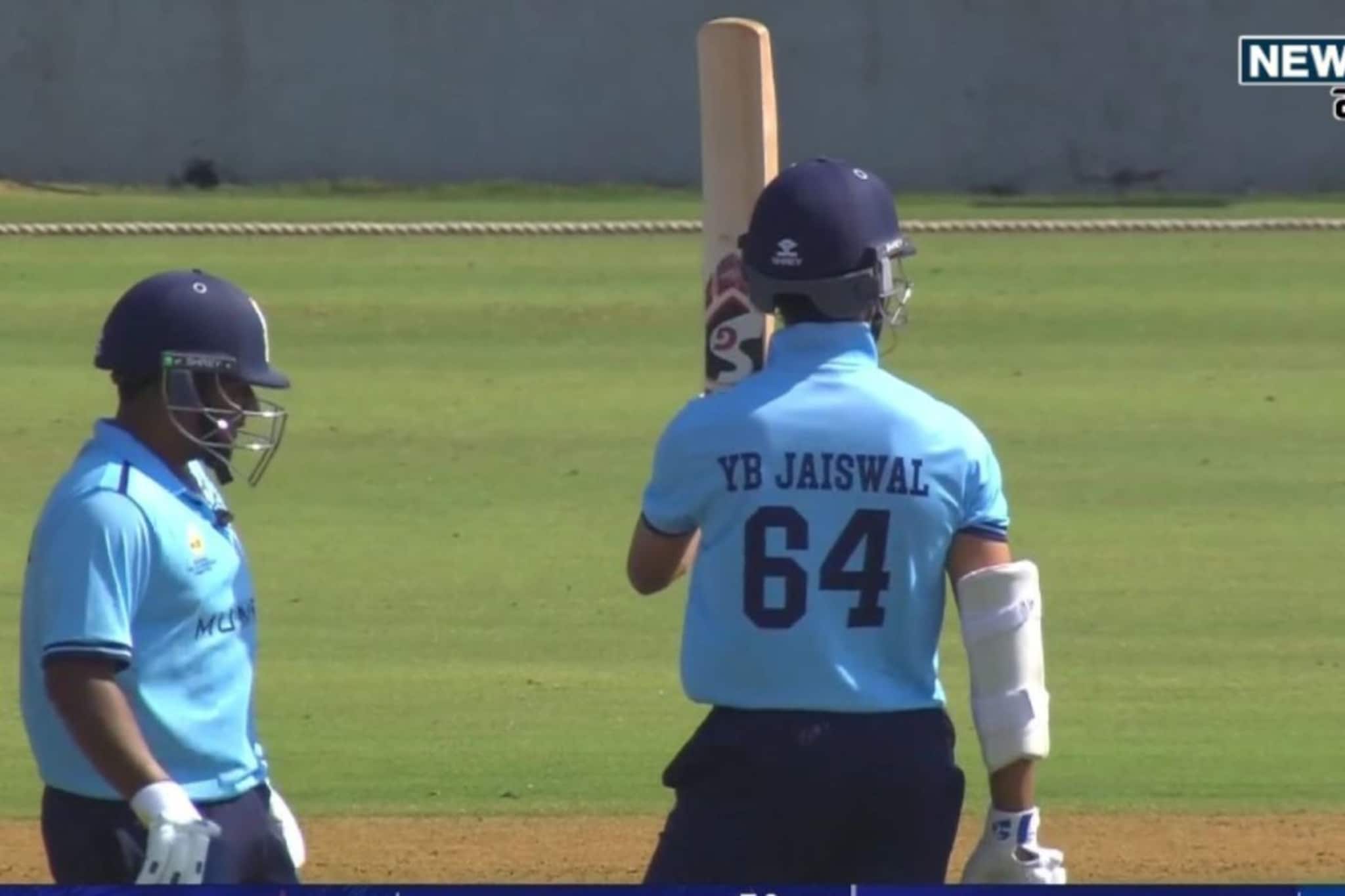 25 फोर 12 सिक्स, मुंबईच्या बॉलर्सची बेक्कार धुलाई! ठाकूर-देशपांडे सगळे फेल 25 फोर 12 सिक्स, मुंबईच्या बॉलर्सची बेक्कार धुलाई! ठाकूर-देशपांडे सगळे फेल