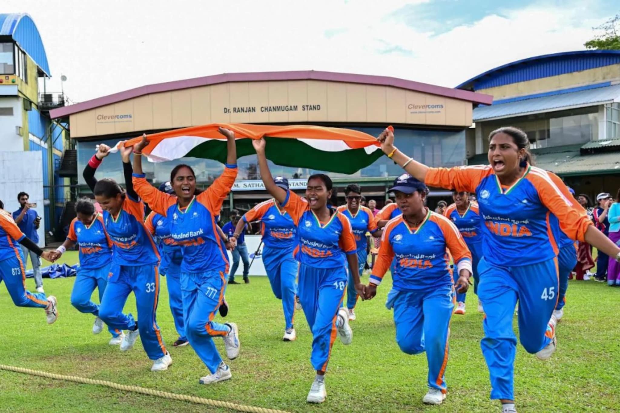 रस्त्यावर पडलेली फळं खाल्ली,आजोबांचा भुकेने मृत्यू,टीम इंडियाच्या वर्ल्डकप विजेत