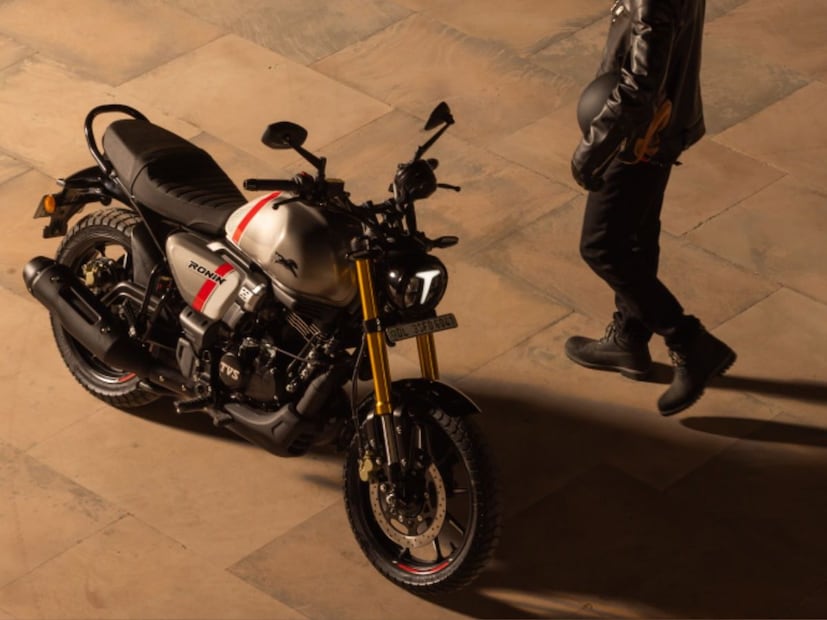  गोव्यातील अगोंडा समुद्र किनाऱ्यावरून हे नाव दिलं आहे.  अगोंडा समुद्र किनाराा शांत, स्वच्छ आणि सुंदर आहे. याचीच झलक TVS Ronin Agonda Edition मध्ये उतरवण्याचा प्रयत्न टीव्हीएसने केला आहे. 