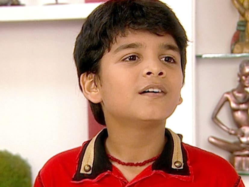  टप्पू : 'तारक मेहता का उल्टा चष्मा' या मालिकेतील आणखी एक लोकप्रिय पात्र म्हणजे टप्पू. भव्य गांधी 2008 ते 2017 पर्यंत या मालिकेत टप्पूच्या भूमिकेच्या माध्यमातून प्रेक्षकांच्या भेटीला येत होता. पण पुढे मालिकेतून ब्रेक घेत त्याने सिनेसृष्टीत पदार्पण केलं.