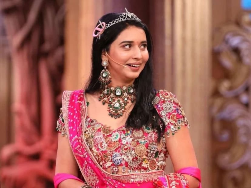  'बिग बॉस 19'च्या घरात तान्याने वेगवेगळ्या साड्या नेसून प्रेक्षकांचं आणि चाहत्यांचं लक्ष वेधून घेतलं. पण या साड्यांचे आणि आऊटफिट्सचा एकही रुपया तिने आपली स्टायलिस्ट रिध्दिमा कपूरला दिले नसल्याचं आता समोर आलं आहे.